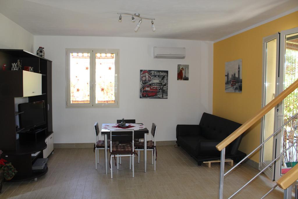Casa Vacanze Roccella Beach กัมโปเฟลิเช ดิ โรชเชลลา ภายนอก รูปภาพ