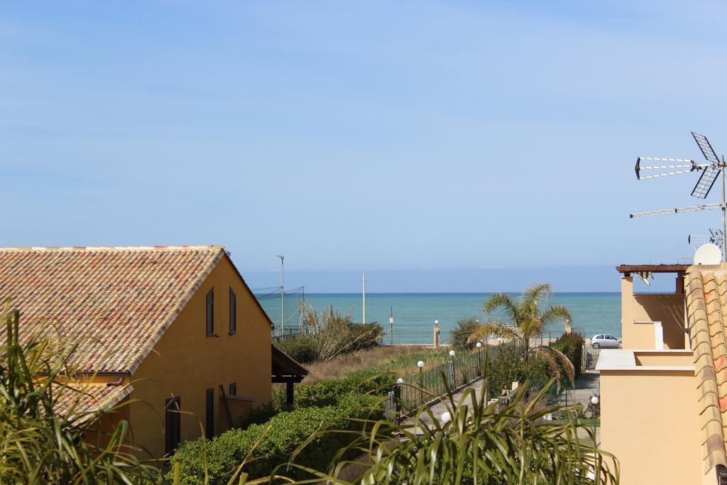 Casa Vacanze Roccella Beach กัมโปเฟลิเช ดิ โรชเชลลา ภายนอก รูปภาพ