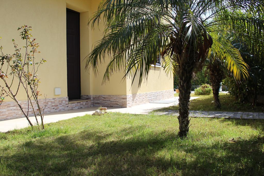 Casa Vacanze Roccella Beach กัมโปเฟลิเช ดิ โรชเชลลา ภายนอก รูปภาพ