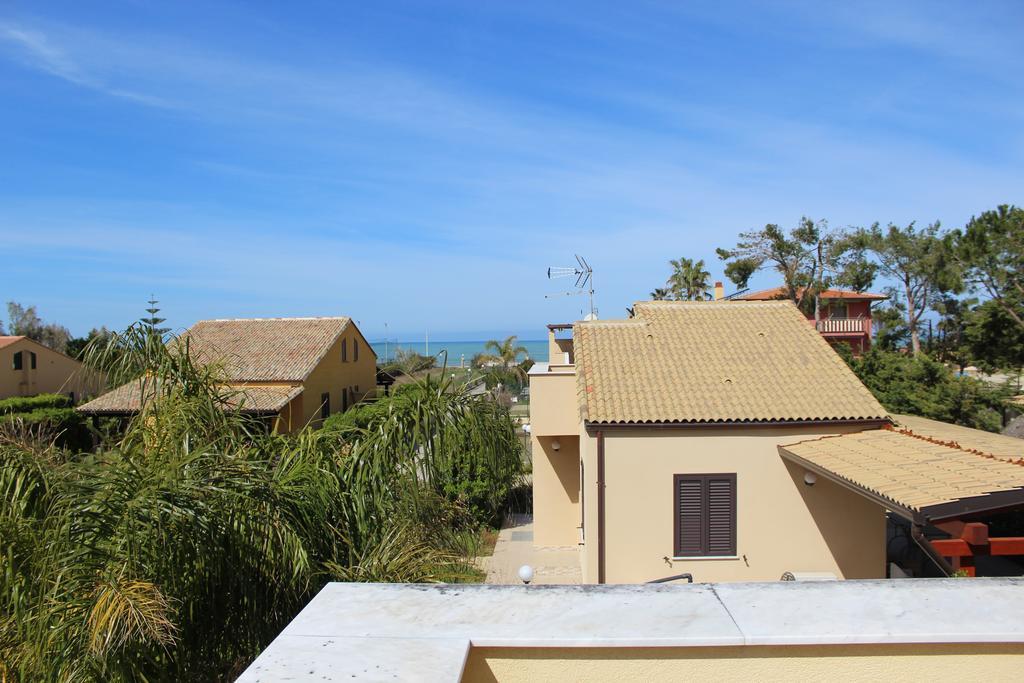 Casa Vacanze Roccella Beach กัมโปเฟลิเช ดิ โรชเชลลา ภายนอก รูปภาพ