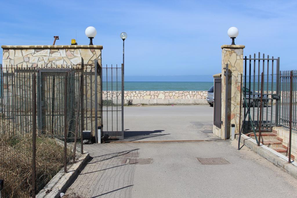 Casa Vacanze Roccella Beach กัมโปเฟลิเช ดิ โรชเชลลา ภายนอก รูปภาพ