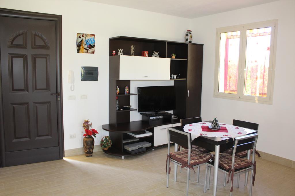 Casa Vacanze Roccella Beach กัมโปเฟลิเช ดิ โรชเชลลา ภายนอก รูปภาพ