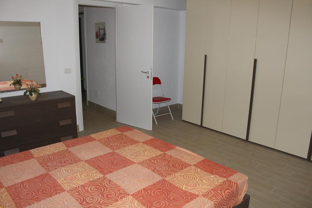 Casa Vacanze Roccella Beach กัมโปเฟลิเช ดิ โรชเชลลา ภายนอก รูปภาพ
