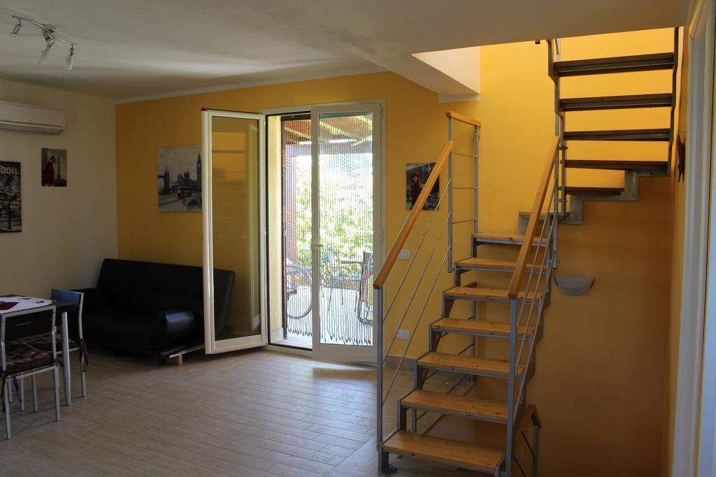 Casa Vacanze Roccella Beach กัมโปเฟลิเช ดิ โรชเชลลา ภายนอก รูปภาพ
