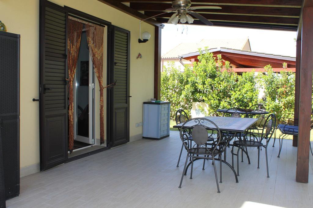 Casa Vacanze Roccella Beach กัมโปเฟลิเช ดิ โรชเชลลา ภายนอก รูปภาพ